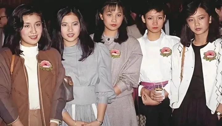 刘嘉玲、曾华倩，蓝洁瑛和商天娥等几位美女明星们的一张留影，当时个个貌美如花