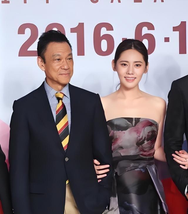 2011年，65岁的王学圻做出了一个震惊圈内外的决定，不顾结婚40年的发妻孙昌宁