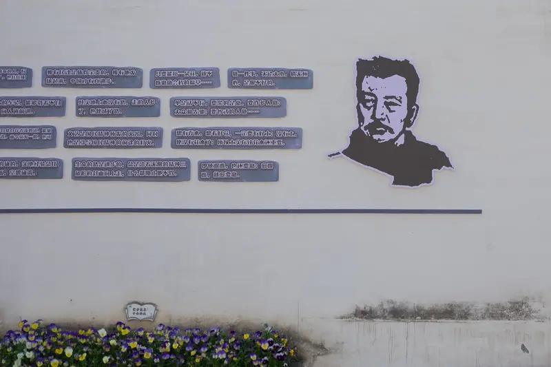 这个问题之所以成为现代文学史上一个经久不衰的话题，恰恰因为“文学水平”本身就是一