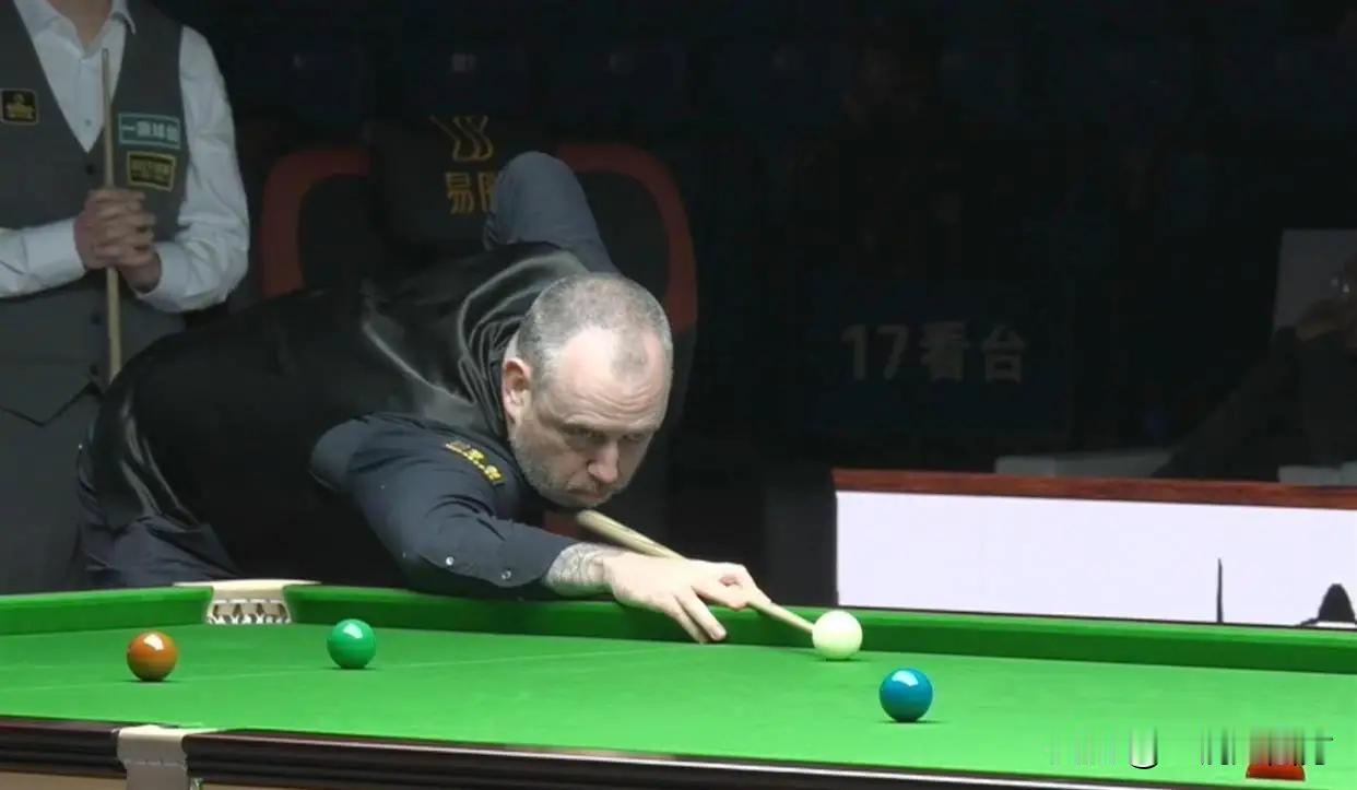昨天，斯诺克青岛巨星邀请赛开战，刚刚在拉萨挑战赛打出147满分杆的“金左手”马克