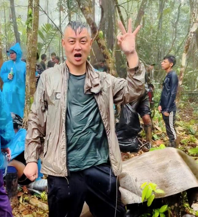 又有一批润人带着孩子前往美国了。都什么时代了，还非要去那所谓的“牢美”，去了居然