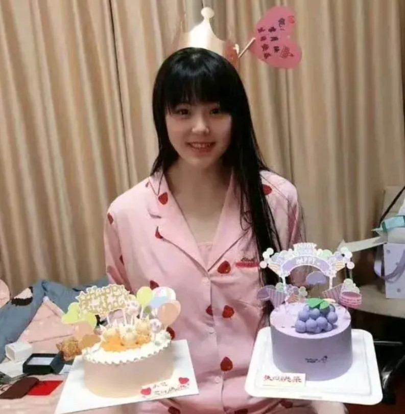 想李月汝啦！越看现在的女篮就越生气，越生气就越想李月汝。不是张子宇不好，而是