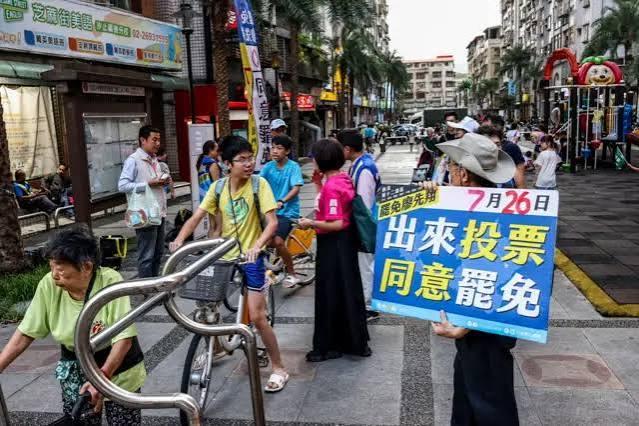 去年九把刀等201名作家支持大罢免，名医谈毒油风波：他们现在有吭声吗昨日恰逢“