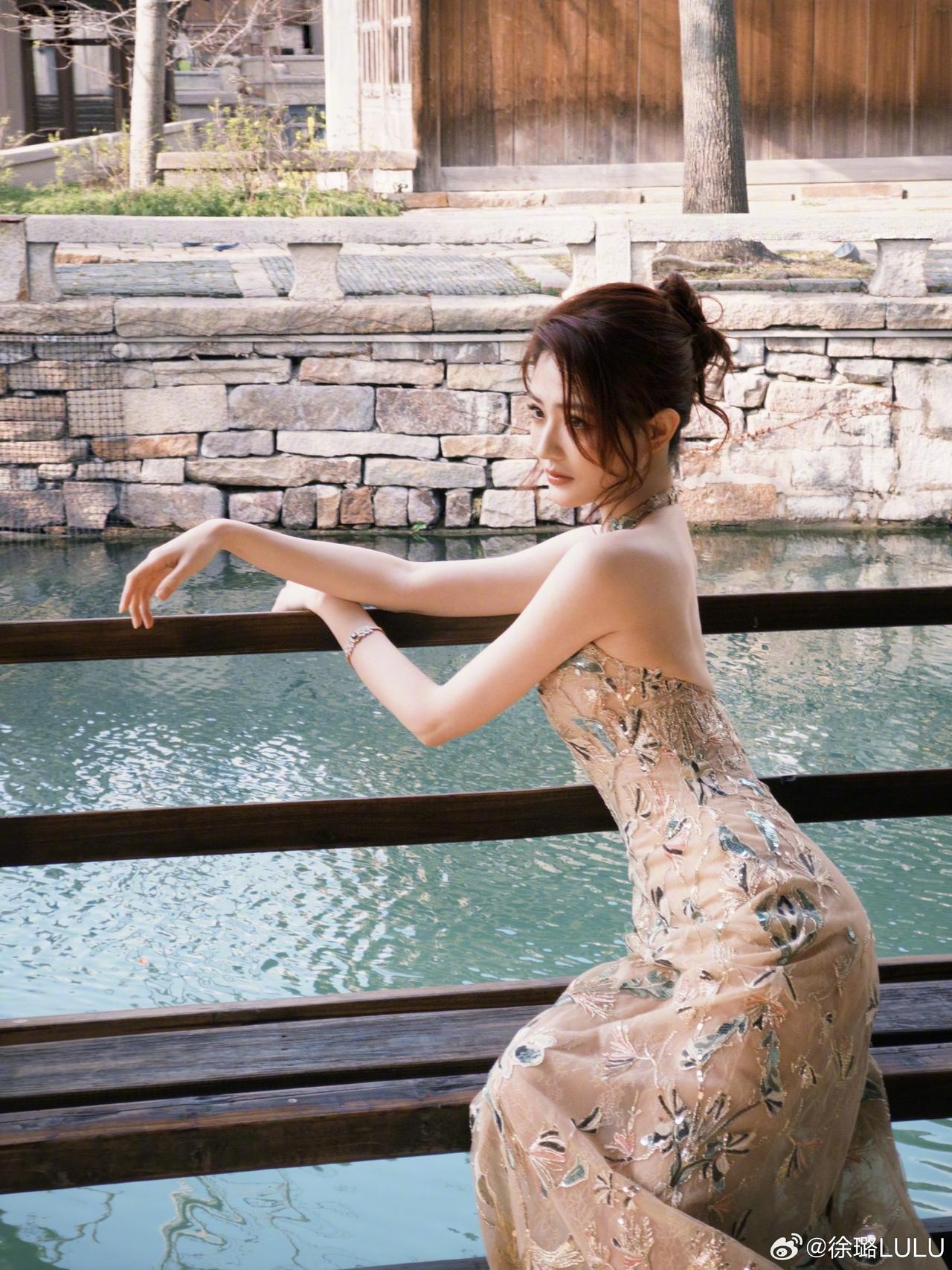 春天在你明媚的眼眸里[滑稽笑]徐璐