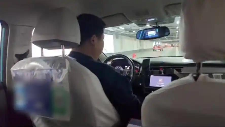 武汉的蔡女士怎么也没想到，一场同学聚会后的醉酒打车，竟让自己闹出了一场惊心动魄的