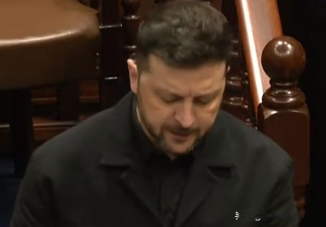 如果拒绝辞职将被“带上手铐”——乌克兰总统泽连斯基将被迫辞职。消息称，乌克兰