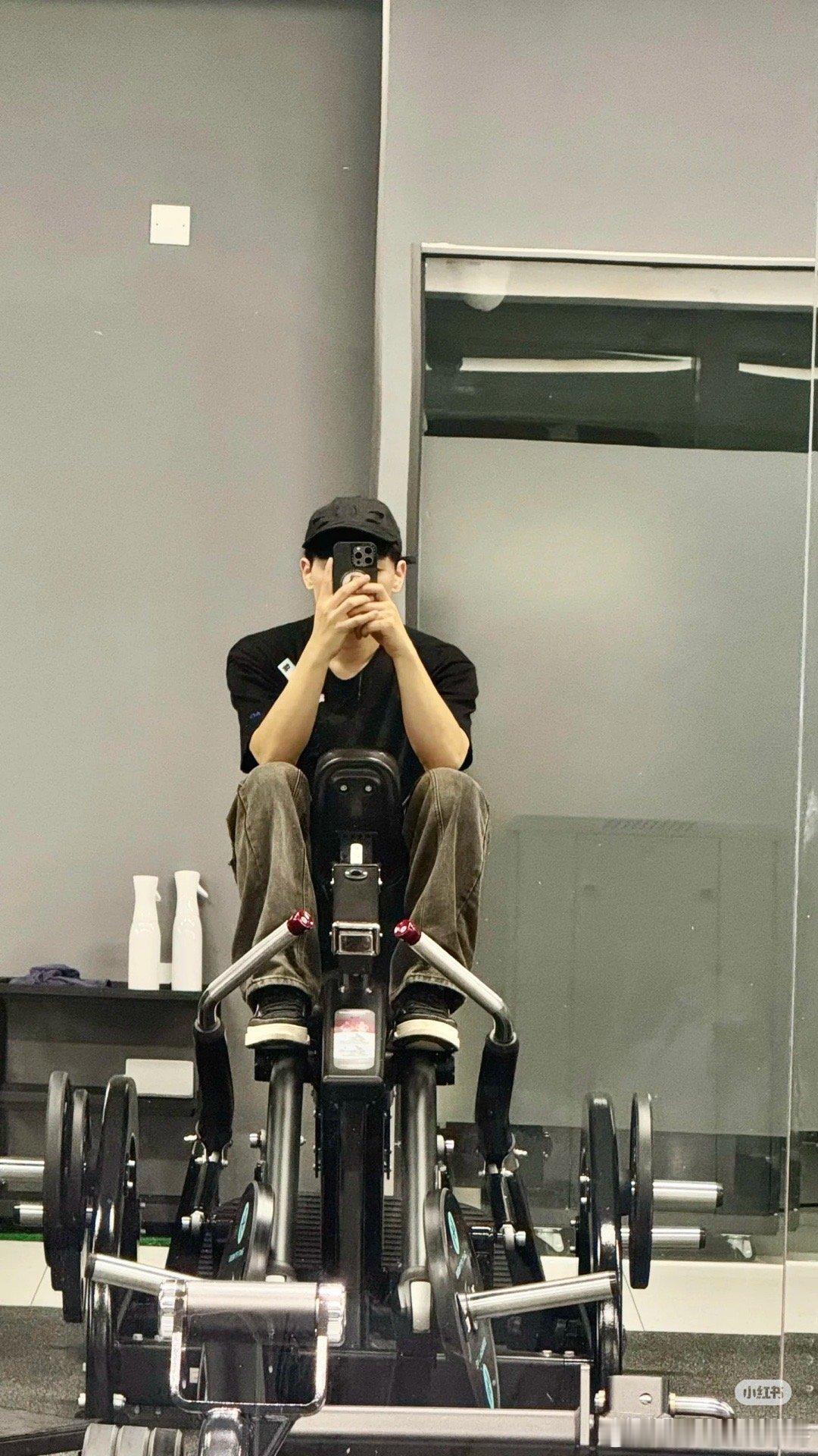 求一份刺痛的减肥秘籍刺痛这从小胖到型男的蜕变之路也太精彩了，到底是运动减脂还是