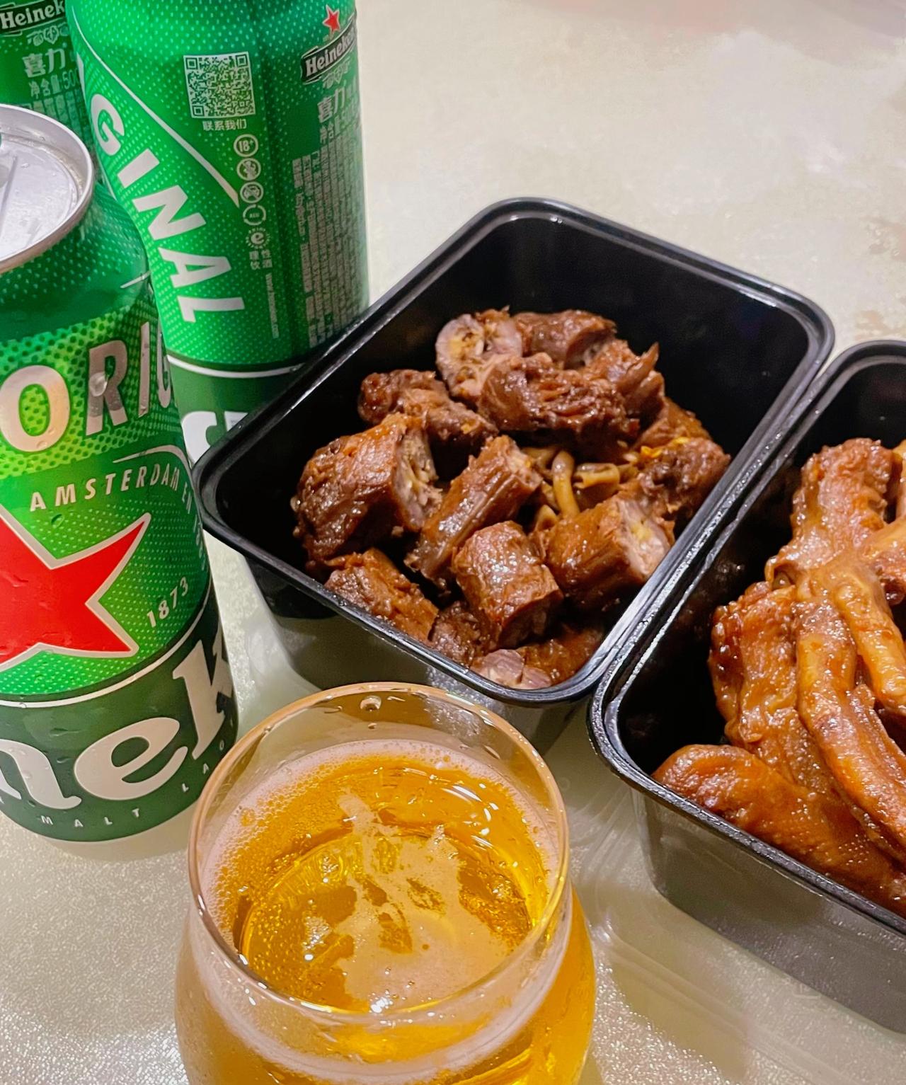 ：）​月赚2500，每天笑哈哈。一天中，最幸福的时光，就是在临睡前，一个人，脱