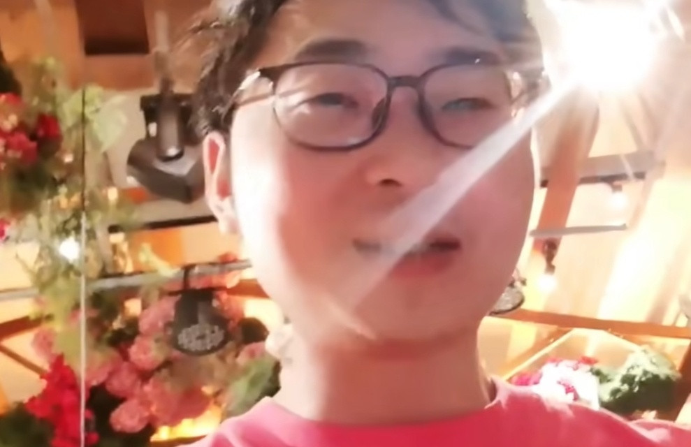 鲷哥在赛后庆功宴上表示自己只想要一个荣誉，冠军的奖金将全部分给队友，决赛前一天晚