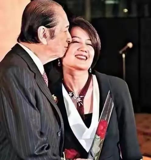 赌王和“四太”真是让人羡慕的婚姻，不仅婚姻美满幸福，而且他们的孩子个个优秀，“四