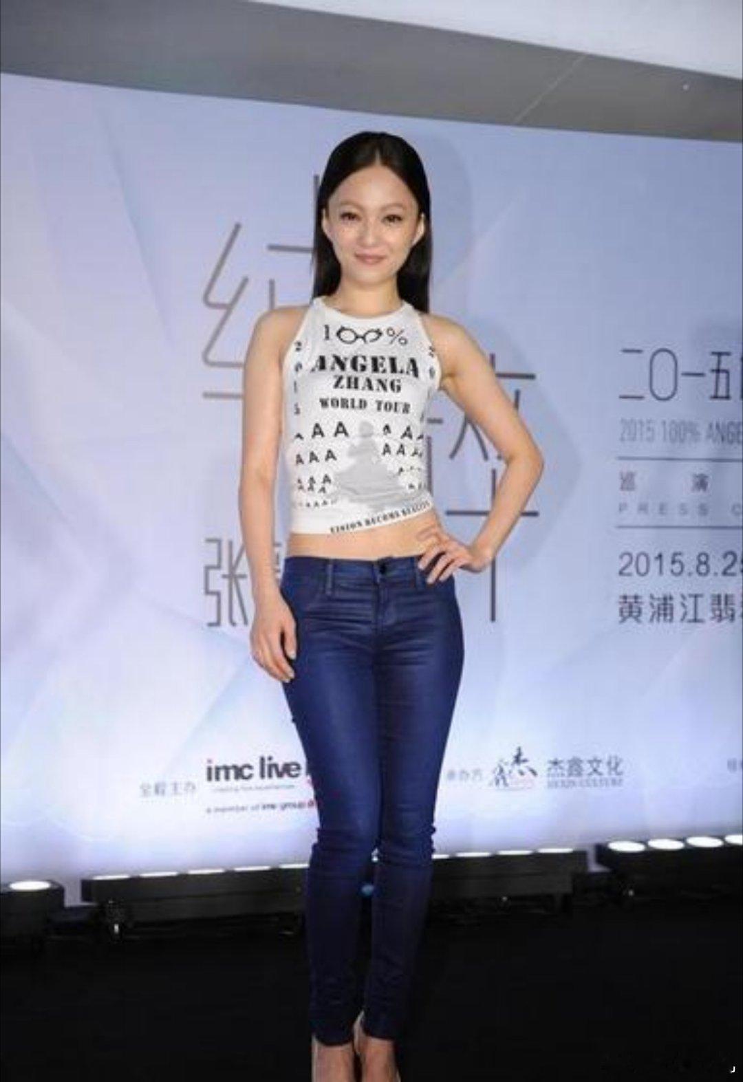 很多人一看张韶涵的身材都会愣一下，脸还是那种很小的状态，可一到上半身就有点吃亏，