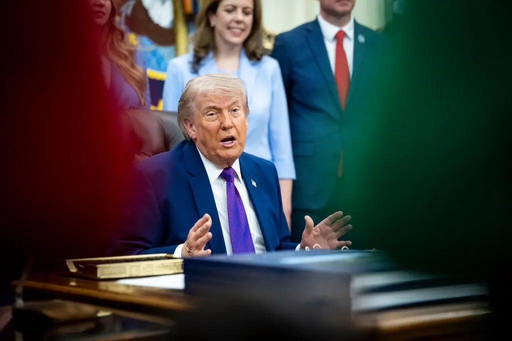 🚨🇺🇸据报道，美国司法部正在考虑与特朗普就其针对国税局的100亿美元诉讼