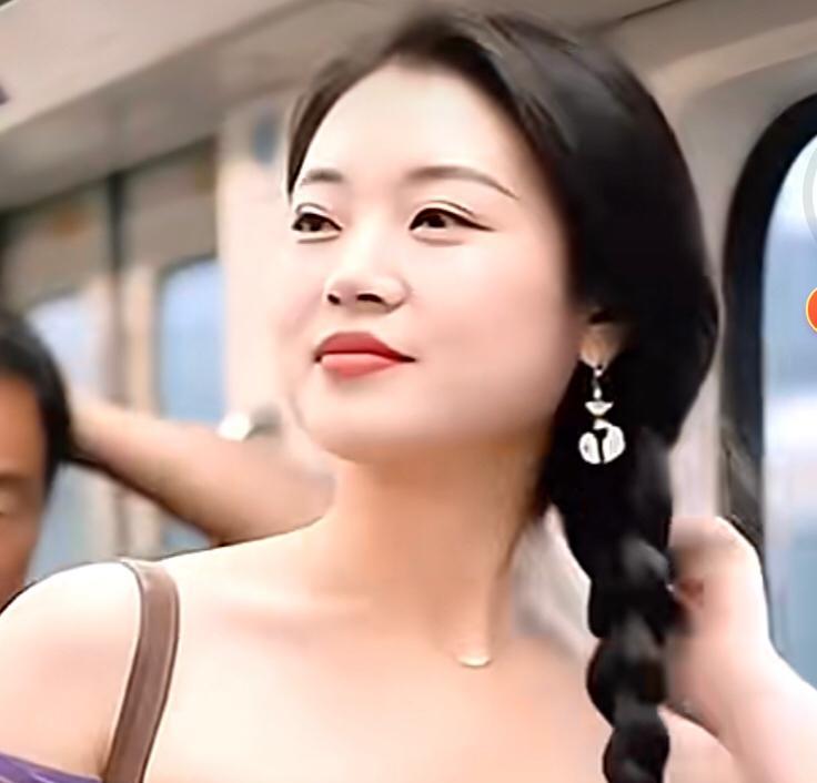 我那位做了五年在编老师的同学，前阵子还是辞了职。她总说当老师太累，管纪律、改作业