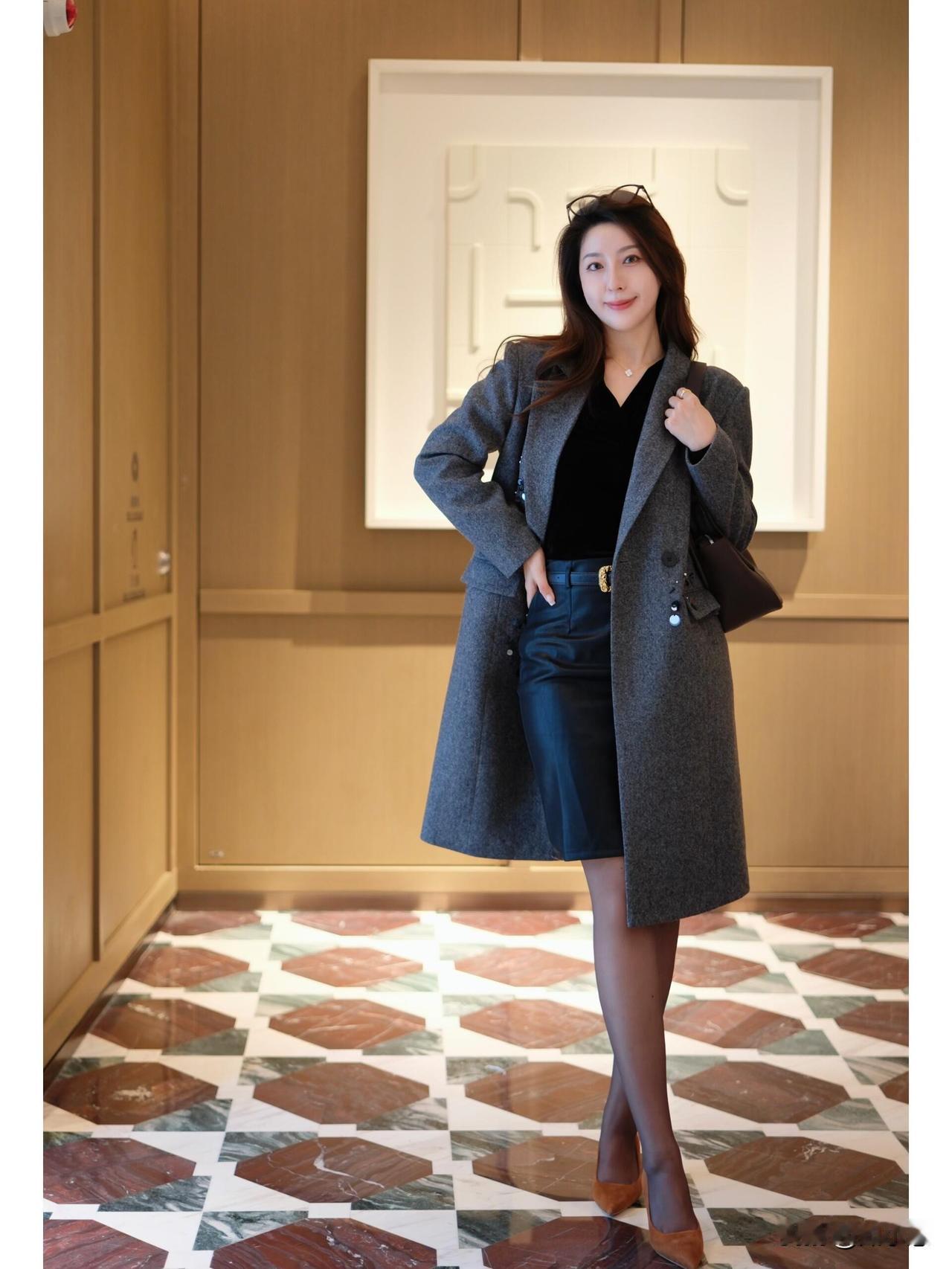 𝑾𝒊𝒏𝒕𝒆𝒓 𝑺𝒕𝒚𝒍𝒆｜中性色调的高级感灰色大衣的松弛