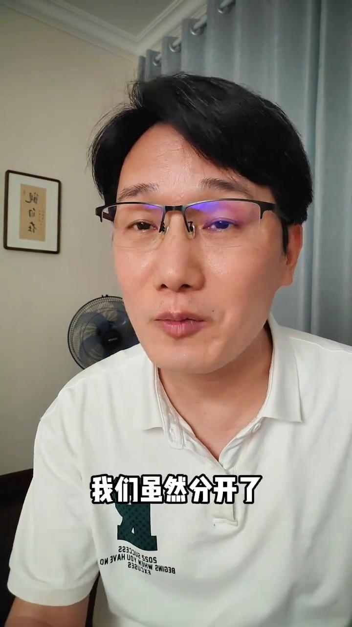 娱乐圈最近有个词特别火叫绿手套。什么是绿手套？我跟你说清楚，某个女明星和资本大佬