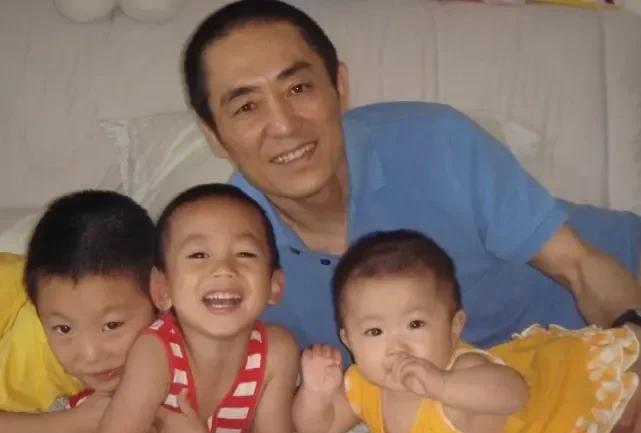 著名的导演张艺谋和著名的企业家宗庆后的对比，还是有一点看头的。别看张艺谋是个导