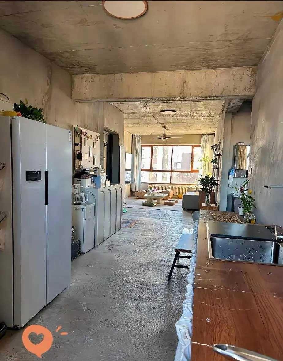 毛坯房直接入住引热议，买房的意义到底是什么？看到这套直接入住的毛坯房，瞬间