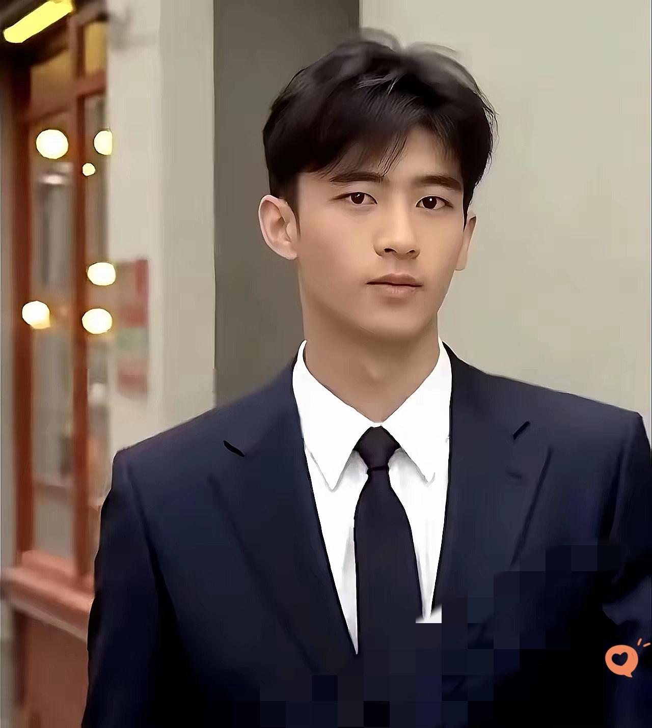 谢振轩哪是靠颜值圈粉？这股“学霸稳劲儿”才是真绝了！说真的，谢振轩算不上传