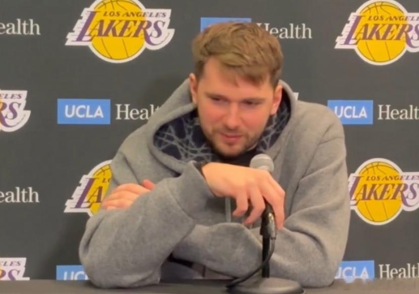 NBA常规赛，湖人在客场以112-108击败76人。赛后东契奇接受了采访。谈到自