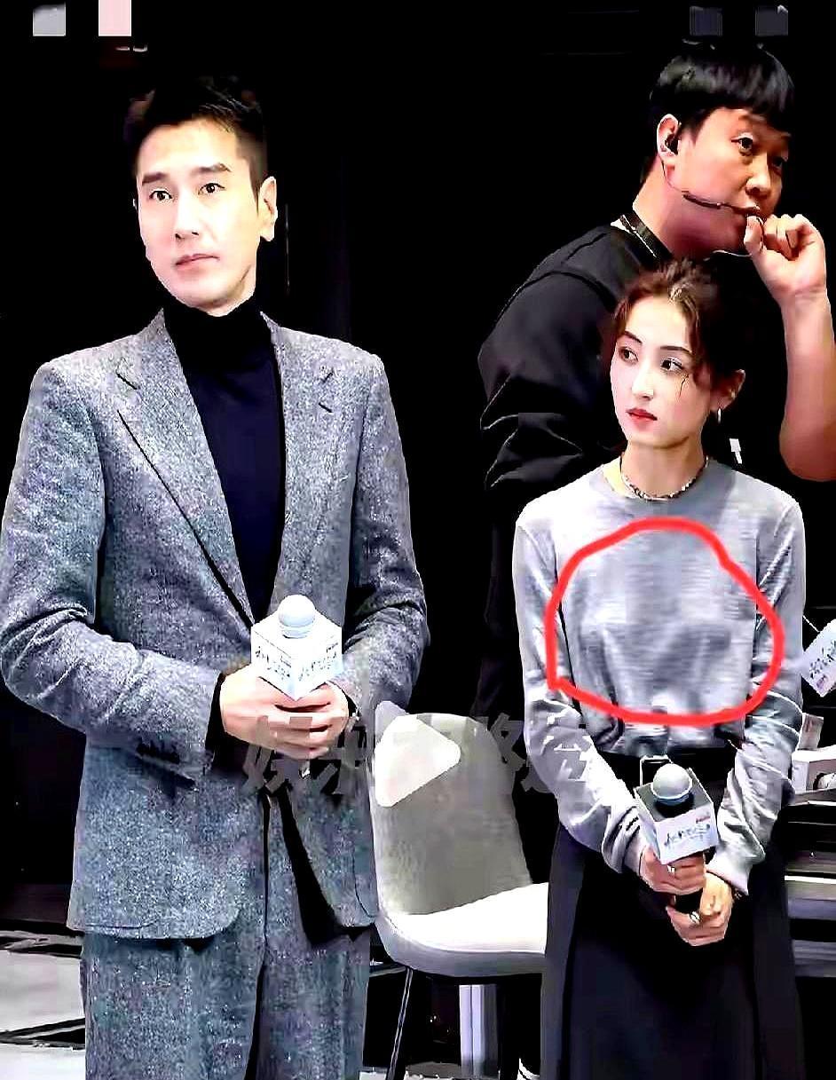 张子枫一件灰毛衣，把接缝缝到0.3毫米以内，没logo却炸了全网。快时尚