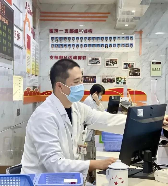 前几年在杭州某医院上班，某次院长找到我说：小伙子，看表现不错，我跟几个院领导商量