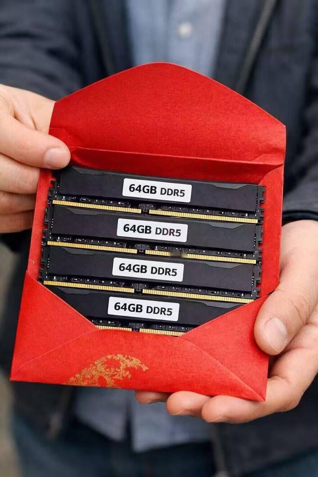 这或许是今年最值钱的新年礼物了4根DDR5的内存条，等价值的现金比内存条还厚，太