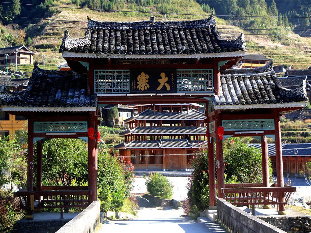沈浩如果到大寨村，会被打吗？沈浩初到小岗村，背后的流言便不绝于耳——有人说他是