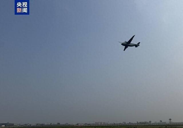 美国还在满世界拉帮结派，咱们却悄悄干了件惊天动地的大事。就在今天，一架7吨级的“