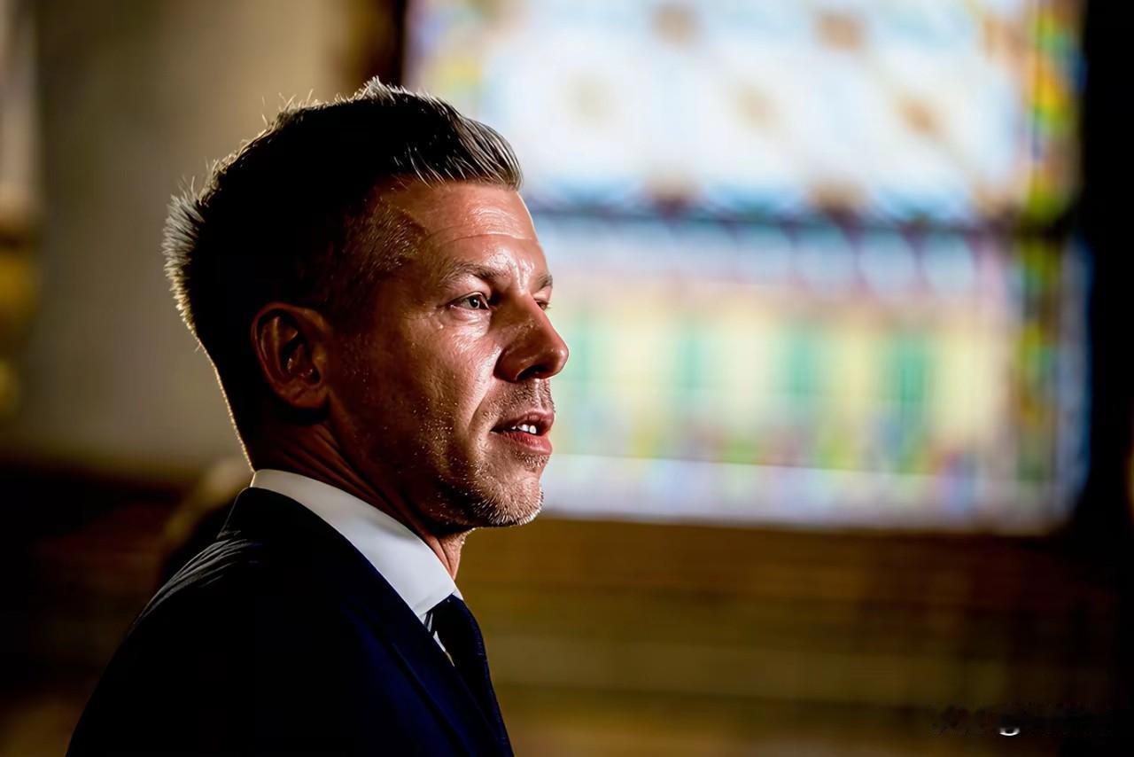 匈牙利百年一遇的油腻男？毛焦尔刚上台的时候，冯德莱恩很开心，专程去看望这个“小白