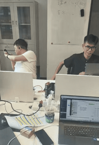 不怪小伙子偷看，换谁都一样