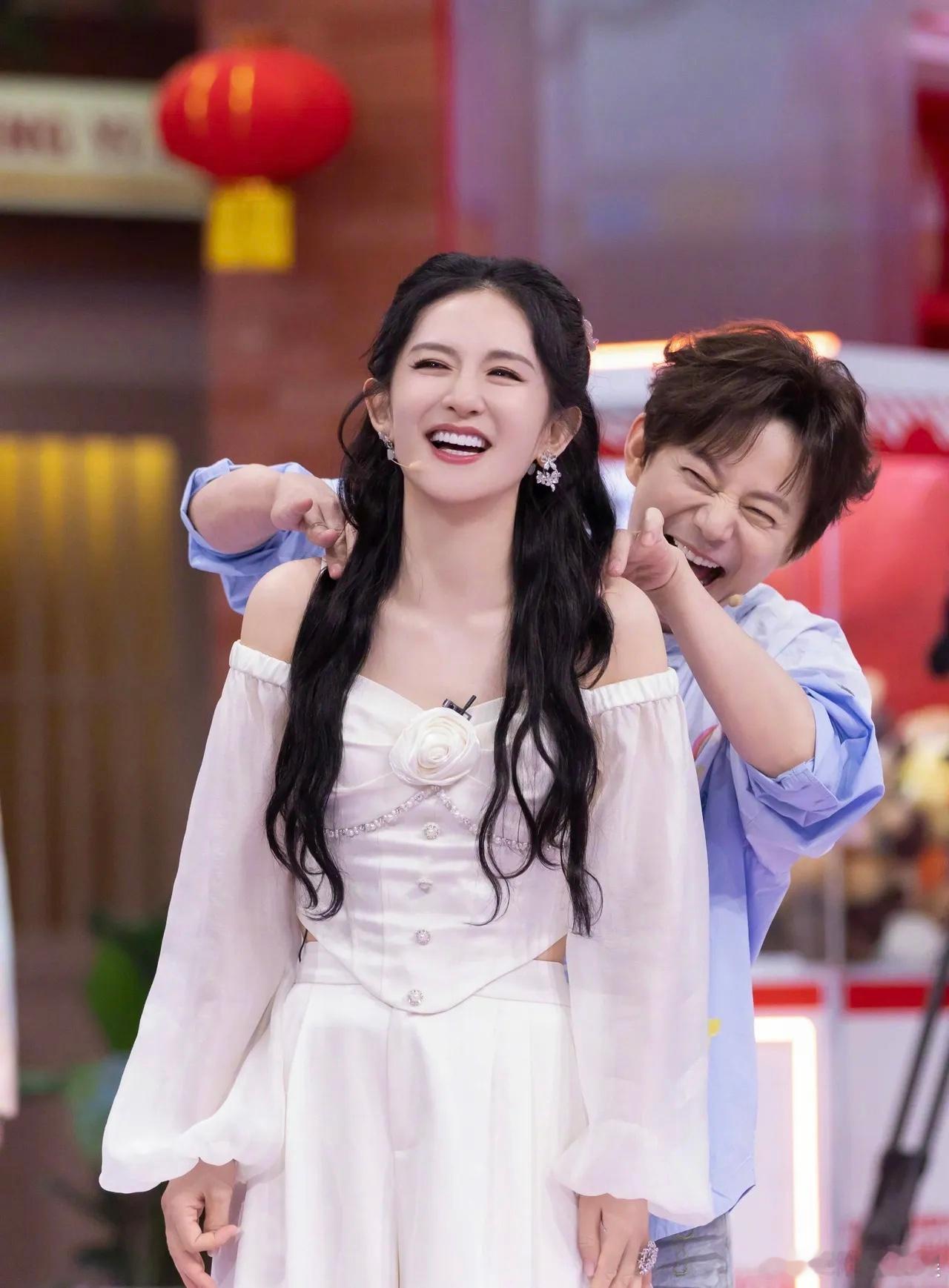1.谢娜一直在准备儿歌串烧，她打算在演唱会这个领域开辟出新的赛道。2.爱奇艺综艺