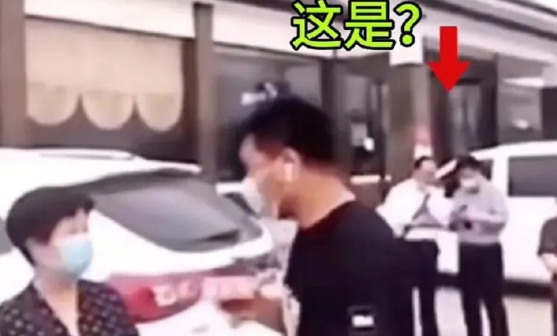 在认亲路上，当时忽略了这个光头男！2020年4月30号，郭杜等一大帮人去九江认亲