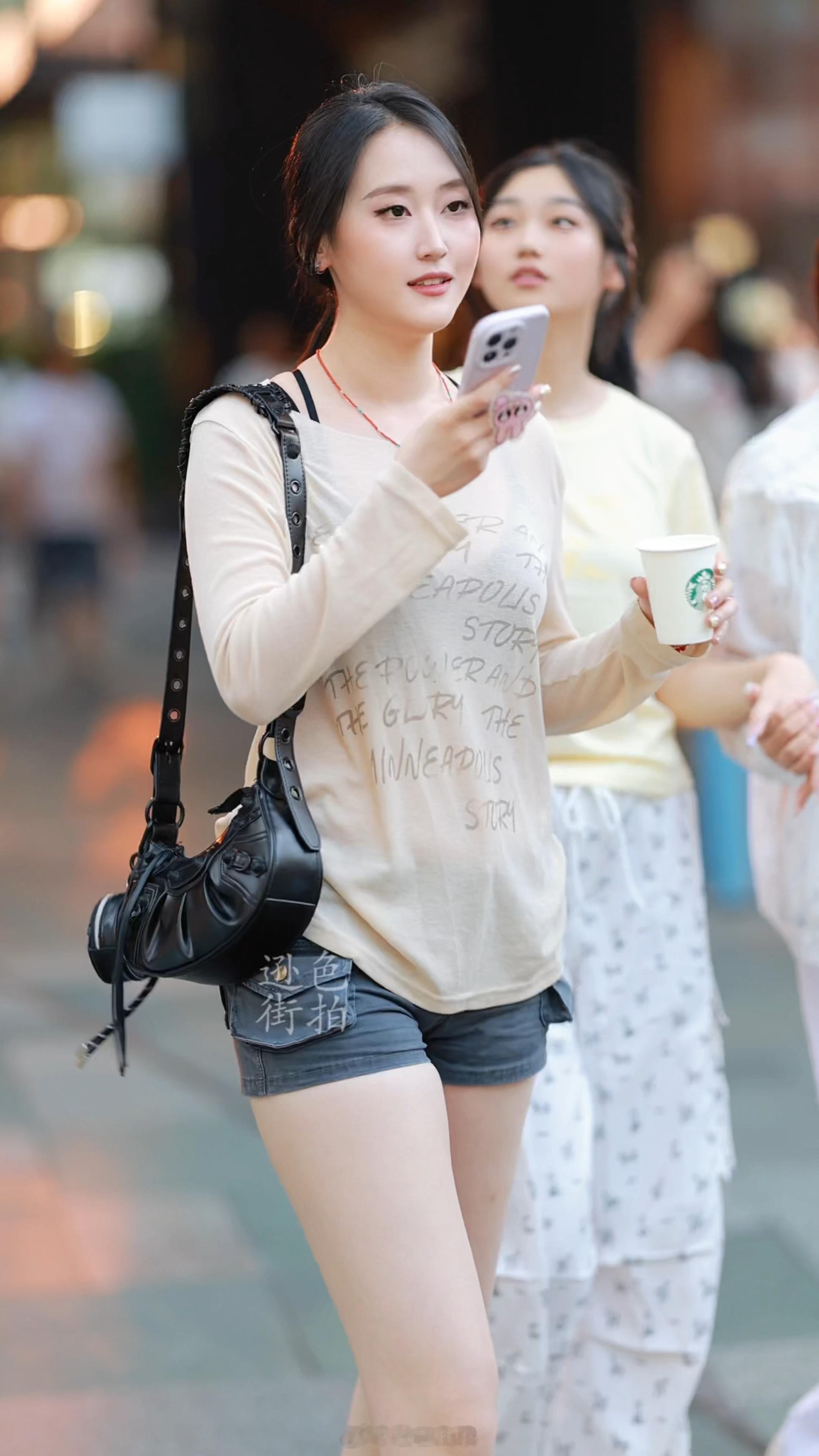 【成都街拍】你喜欢哪个小姐姐？丨摄影拍照每日穿搭