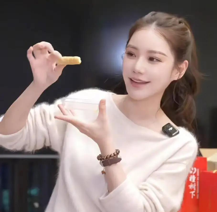 汪小菲这两段婚姻，总被人拿来比。特别是两位妻子对北京的态度，挺有意思。大S