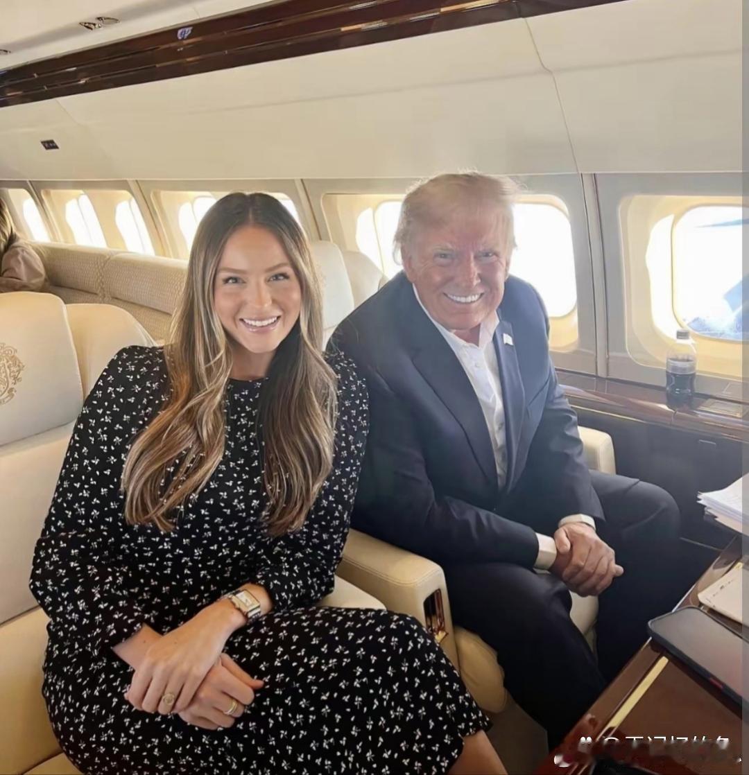特朗普的特别助理玛戈.马丁好漂亮。