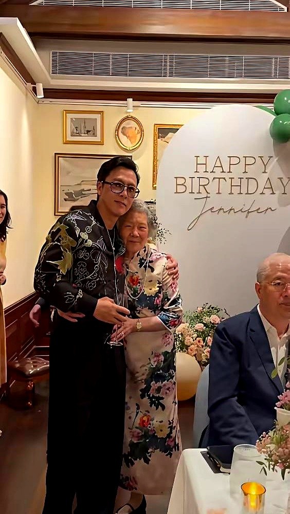 甄子丹给岳母办生日宴，全场的焦点却在69岁的老太太身上。这场宴席办得热热闹闹，一家子四代同堂。作为女