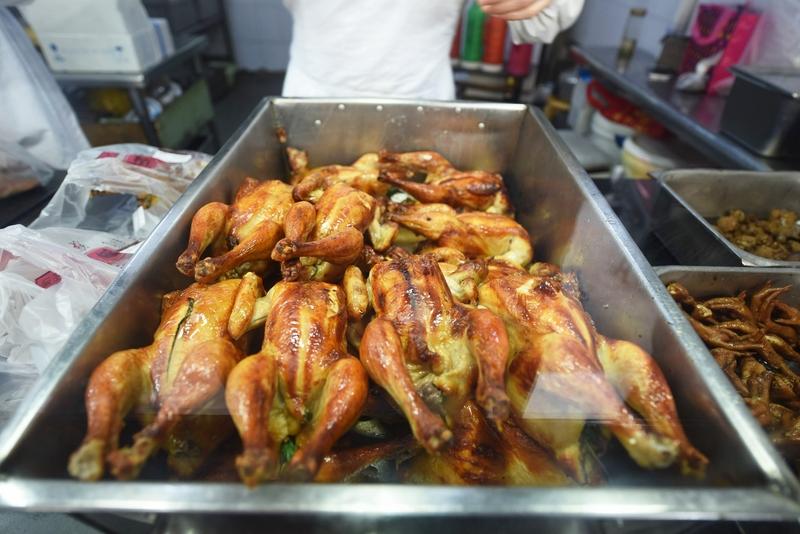 20元一只的烤鸡食用是否健康。超市20元一只的烤鸡能否放心食用，取决于其生产流