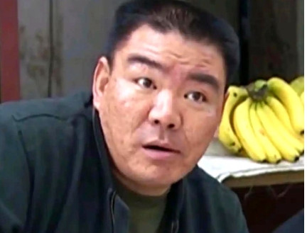 上个月我外甥下班后宵夜，被邻桌醉酒男子找茬扇了两巴掌。当时他马上报警了，警察