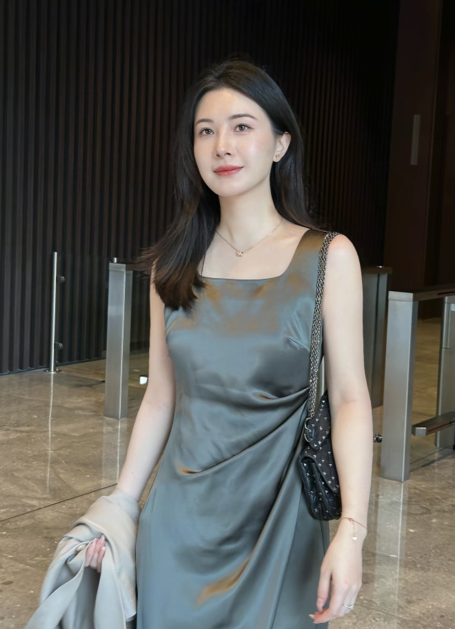 端庄典雅，落落大方