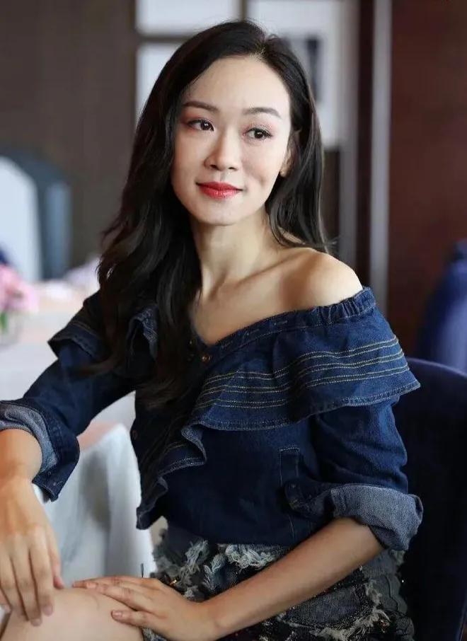 原来17年前杨思琦陈键锋就传不和！吴卓羲还出面为两人打圆场伍咏薇最近采访杨思琦