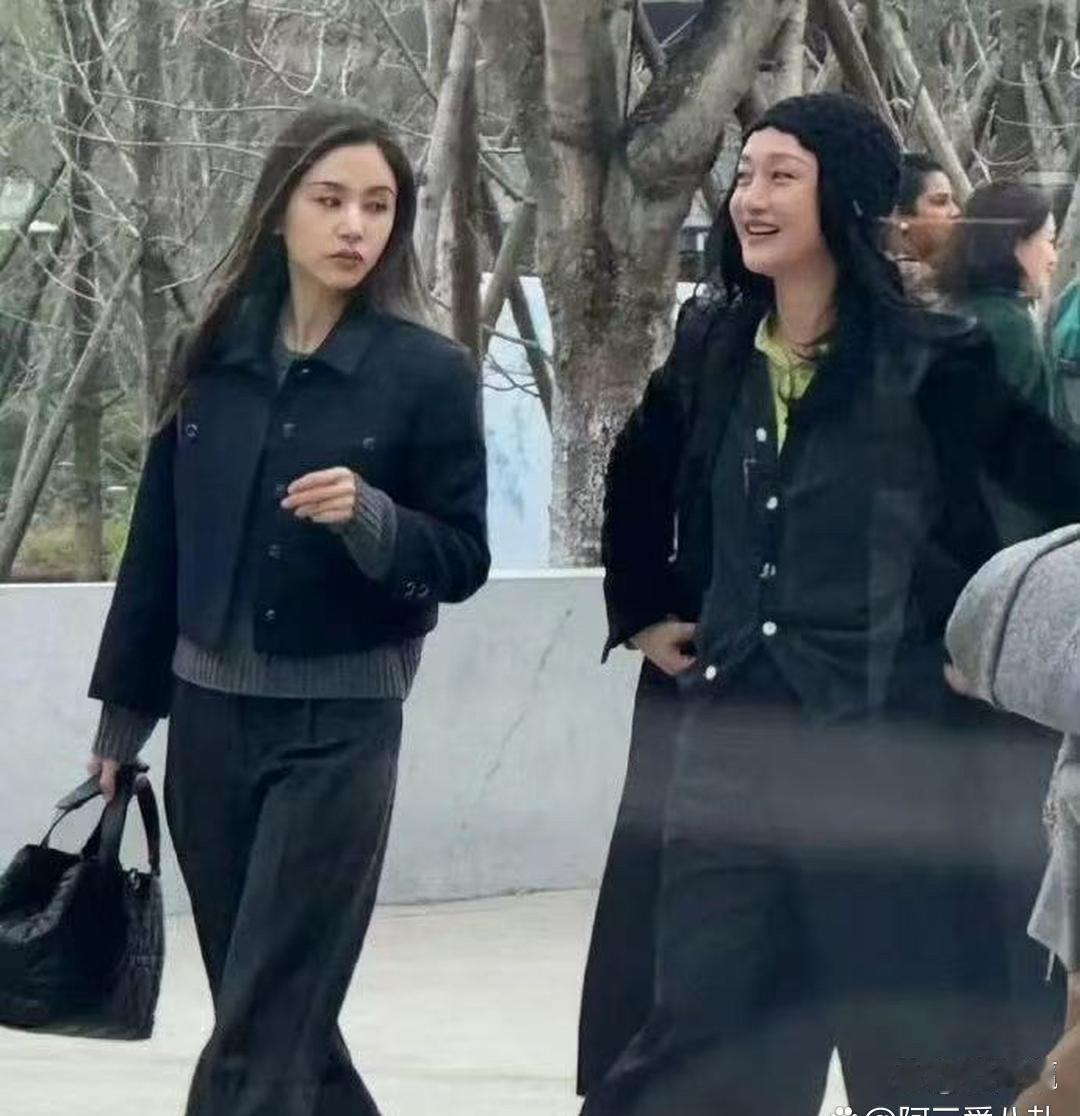 王⁠子文⁠和周迅‏同框‏，才发现她⁠俩身高差不多啊？