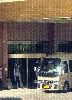 孙颖莎忘带通行牌被拦，谁该脸红？8月28日下午，孙颖莎刚到乌鲁木齐酒店就