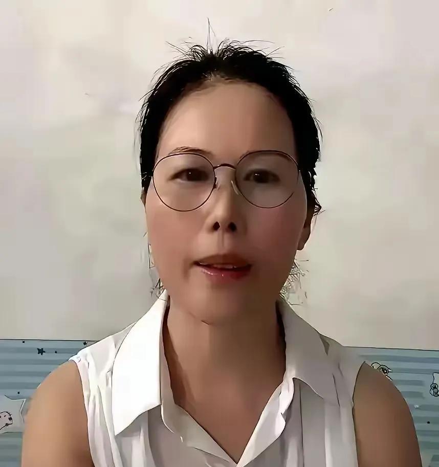 小杨阿姨主动提出来，以后要辞职回家带自己孙子。难道儿媳怀孕了？汪小菲现在还是怕