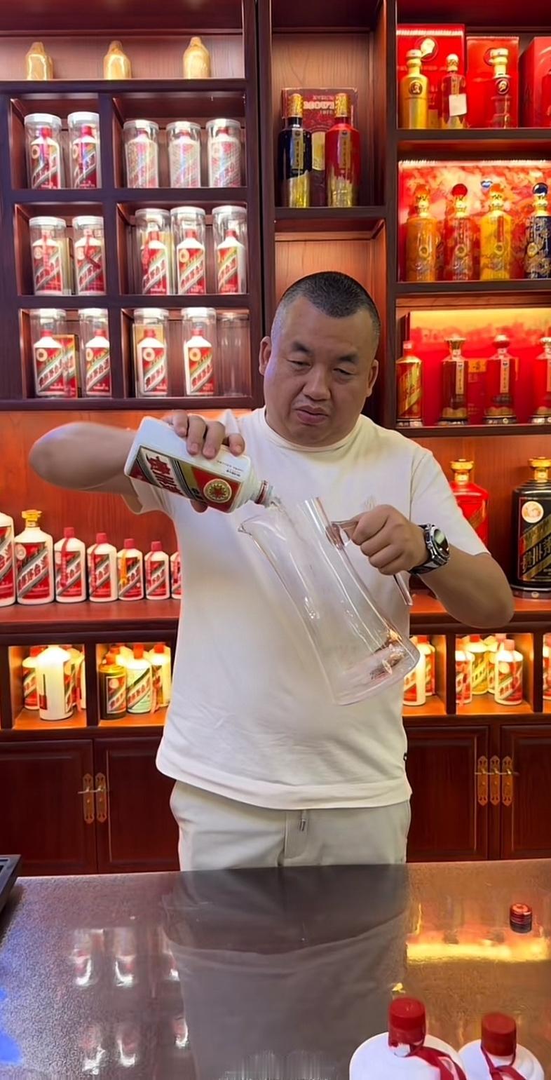 北京坤哥，出手必是王炸。今天他的榜一大哥，一位忠实的粉丝，也是他的好兄弟，不远千