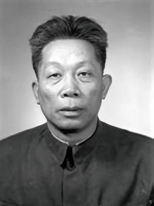 薛岳有10万国军，他还成功判断出解放军登陆时间和地点，为何还是丢了海南岛?其实薛
