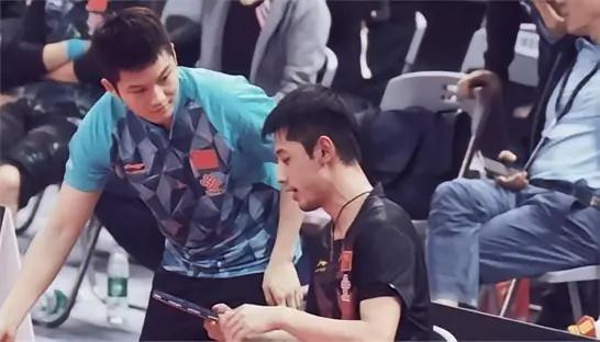 小胖：科哥，听闻你也像博哥那样“出山”啦？张继科：胖，听谁讲的呀，哥要是重出江