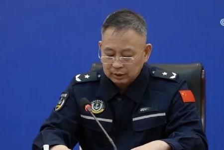 这位是少将，还是三级警监呢？很多人会疑惑，感觉应该是少将，但是为什么没有见过