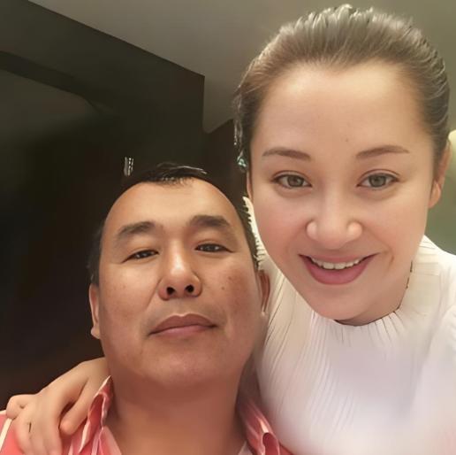 1997年，已有家室的富商刘波追求许晴，豪掷3000万买下北京一座四合院，作为他