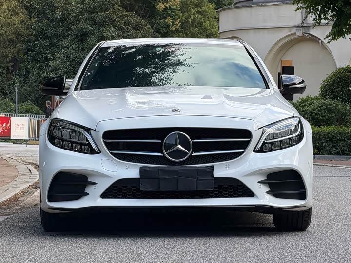 15万买二手奔驰C级：W205末代2.0T值得冲，W206的1.5T轻混劝你掂量聊二手奔驰C级，我必