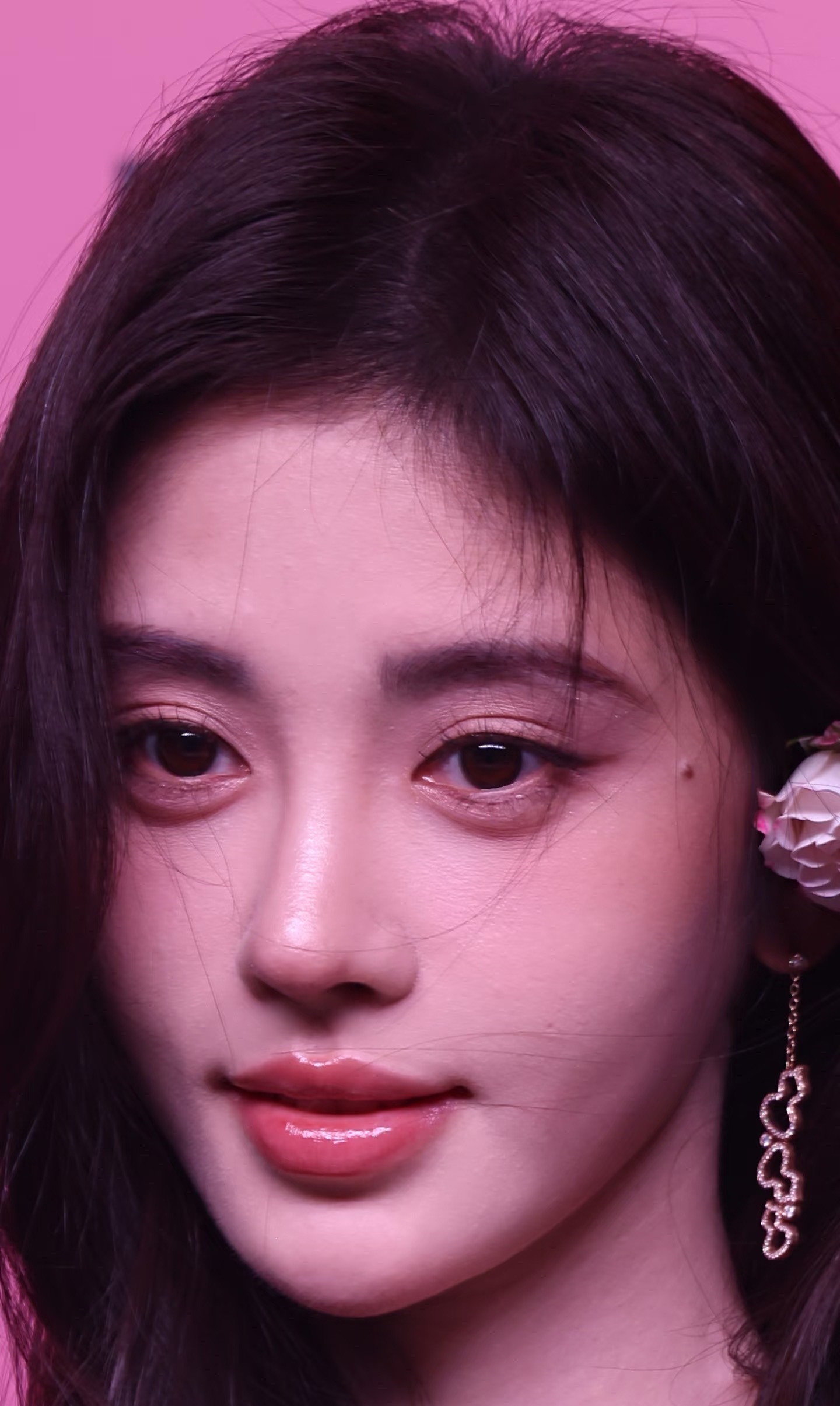 鞠婧祎她的脸像自带磨皮一样这都多久的视频了为什么突然上热搜，拒绝拉踩式夸奖，到底